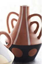 Madam Stoltz Vaas Terracotta Vase met handgeschilderde strepen