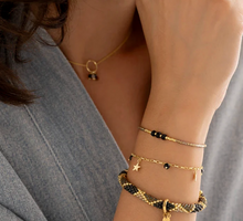 a-beautiful-story-decent-zwarte-onyx-goudkleurige-armband