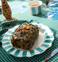 anna-nina-bord-groene-strepen-pine-scalloped-dinner-plate