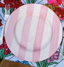 anna-nina-bord-striped-posy-dinner-plate