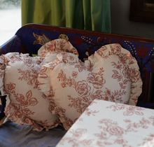 anna-nina-kussen-whimsical-rose-heart-cushion