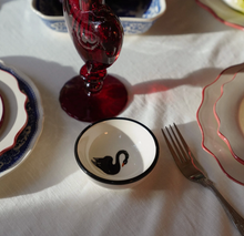 anna-nina-schaaltje-black-swan-tapas-bowl