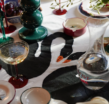 anna-nina-tafelkleed-black-swan-tablecloth
