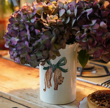 anna-nina-vaas-hanging-leopard-vase