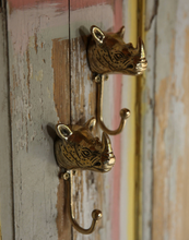 doing-goods-haak-roger-rhino-neushoorn-haak