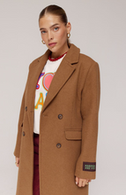 harper-yve-jas-bruin-mantel-hazel-aw25n223