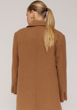 harper-yve-jas-bruin-mantel-hazel-aw25n223