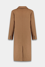 harper-yve-jas-bruin-mantel-hazel-aw25n223