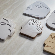 hk-living-face-wall-ornament-m-matt-creme