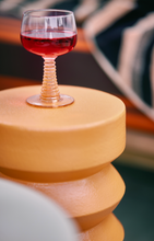 hk-living-wijnglas-roze-swirl-wine-glass-nude-high