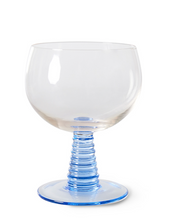 hkliving-wijnglas-blauw-swirl-wine-glass-low-blue