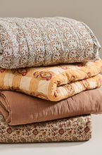 ib-laursen-deken-plaid-quilt-brown-red-orange-and-grey-flower-vines