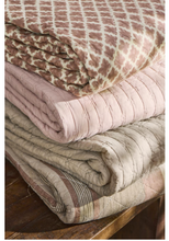 ib-laursen-deken-plaid-quilt-linen-coloured-cross-stitches