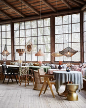 madam-stoltz-glazen-vaas-met-gouden-strepen-striped-glass-vase