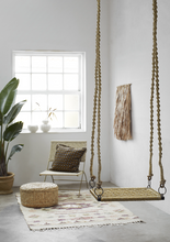 madam-stoltz-schommel-goud