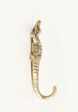 doing-goods-haakje-chewy-crocodile-messing-hook-small