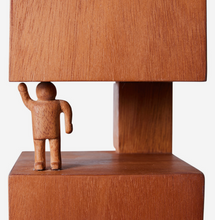 hk-living-objects-empowered-houten-sculptuur