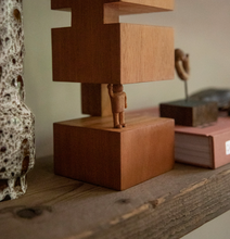 hk-living-objects-empowered-houten-sculptuur