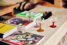 hk-living-wijnglas-swirl-wine-glass-blue-high