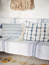 madam-stoltz-kussenhoes-printed-cushion-cover-off-white-navy