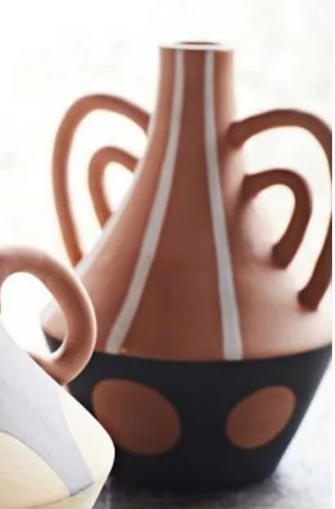 Madam Stoltz Vaas Terracotta Vase met handgeschilderde strepen