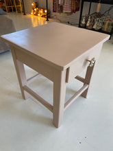 A Lovely Day Bijzettafel Vintage Taupe met Doing Goods Knop