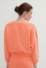 american-vintage-oranje-fluorescerend-dames-sweater-izubird-maat-l