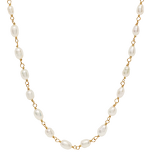 anna-nina-ketting-clutching-pearls-necklace-gold-plated