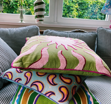 anna-nina-kussen-embroidered-paisley-cushion