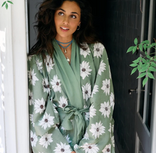 anna-nina-white-lotus-dreams-kimono