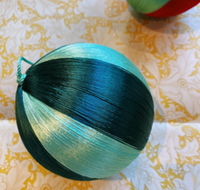 anna-nina-big-corded-green-stripe-ornament-kerstbal