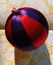 anna-nina-big-corded-purple-stripe-ornament-kerstbal